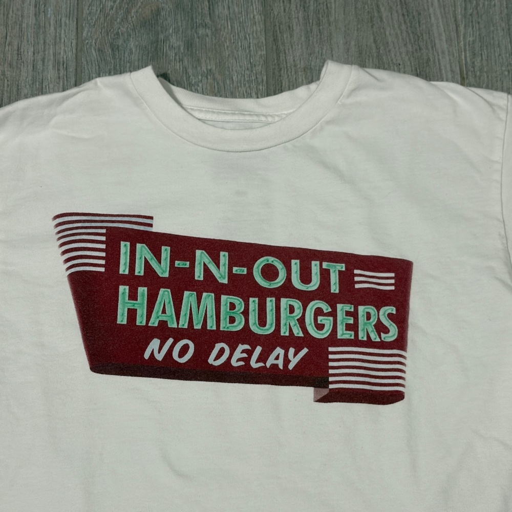 LIKE NEW! Unisex In-N-Out Burger T-Shirt - MEDIUM